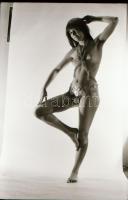 cca 1979 Alulnézet, de jó nézet, szolidan erotikus felvételek, 13 db vintage negatív + 2 db mai nagy...