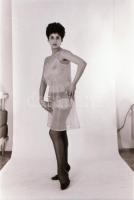 cca 1974 Tuti lányokról tuti képek, szolidan erotikus felvételek, 21 db vintage negatív + 2 db mai n...