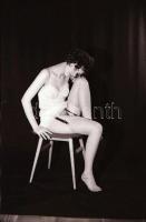 cca 1976 Titkos akták titkos aktjai, szolidan erotikus felvételek, 13 db vintage negatív + 2 db mai ...