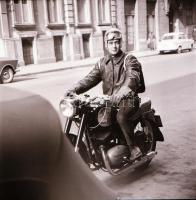 Jellemzően 1968 előtt készült MOTOROS felvételek, 13 db vintage fotó és/vagy későbbi nagyítás + 5 db...