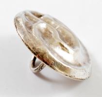 Ezüst(Ag) gomb, jelzett, d: 2 cm, nettó: 2,5 g