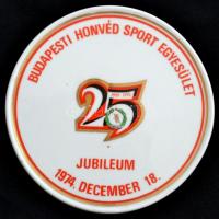 1974 "Hajrá Honvéd!" a Budapesti Honvéd Sport Egyesület jubileumi képes híradója III. szám...