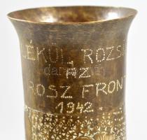 1942 ágyú hüvelyből készült réz váza, vésett, poncolt, "Emlékül Rózsikámnak az orosz frontról 1...