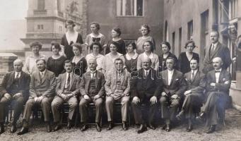 cca 1900-1950 Vegyes fotó és okmány tétel, csoportképek, életképek, stb