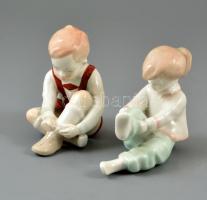 Aquincumi porcelán figura, kézzel festett, jelzett, kis kopásnyomokkal, m: 10 cm