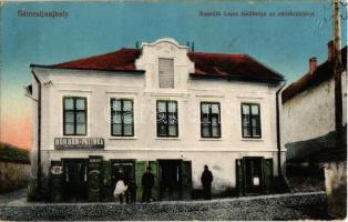 Sátoraljaújhely, Kossuth Lajos lakóhelye az emkléktáblával. Bor, sör és pálinka mérés a szőlő fürthöz (Rb)