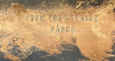 2 db fém cigarettatárca, egyikben belül "VTSK. 1961 tenisz páros I." felirattal, 10,5×7,5 ...