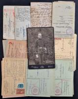 cca 1910-1944 Vegyes katonai tétel, közte a Leszerelt Katonák Orsz. Szabad Szervezetének igazolványával, 2 elküldött fotólappal, valamint egy keményhátú fotóval, Szamossy Ferenc kassai műterméből, rajta katonaportréval, egy 1916-os orosz hadifogoly levelezőlappal, rajta kisméretű fotóval, valamint 25 db II. világháborús tábori levelezőlappal, valamint egy orosz hadifogoly levelezőlappal.