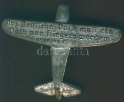 Német 3. Birodalom cca 1942. Repülőt ábrázoló kitűző H.Göring (Légimarsall!) idézetével T:2