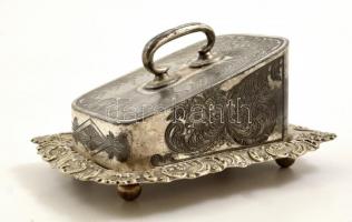 cca 1900 William Briggs & Co sajttartó tálca és fedő, ezüstözött alpakka, jelzett, kopott, 24,5×19 cm
