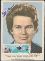 Valentyina Tyereskova (1937- ) szovjet űrhajós aláírása emlék levelezőlapon /  Signature of Valentina Tereshkova (1937- ) Soviet astronaut on postcard