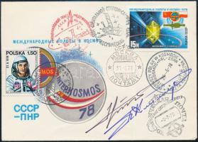 Mirosław Hermaszewski (1941- ) lengyel és Pjotr Iljics Klimuk (1942- ) szovjet űrhajósok aláírásai emlékborítékon /  Signatures of Mirosław Hermaszewski (1941- ) Polish and Pyotr Ilyich Klimuk (1942- ) Soviet astronauts on envelope
