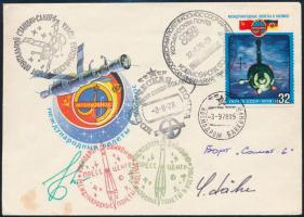 Valerij Bikovszkij (1934- ) szovjet és Sigmund Jähn (1937- ) német űrhajósok aláírásai levelezőlapon /  Signatures of Valeriy Bikovskiy (1934- ) Soviet and Sigmund Jähn (1937- ) German astronauts on postcard