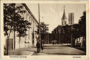 Komárom, Komárnó; Újváros, utca, templom / street, church