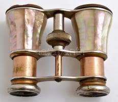 Bécsi gyöngyház berakásos színházi látcső, kis sérülésekkel, jelzett, 10×8 cm