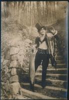 1913 Molnár Ferenc: Az aranyásó c. mozifilm Nyárai Antal főszereplésével, korabeli sajtófotó hozzátűzött szöveggel /  press photo 16x12 cm
