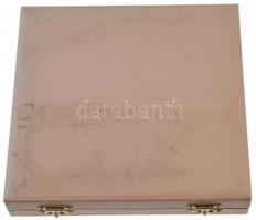 Asszonyi Tamás (1942-) 1981. "1881-1981 / 100 éves a Magyar Vöröskereszt" Br emlékplakett,...