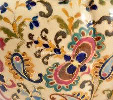 cca 1890 Fischer áttört váza, peremén apró lepattanással, kézzel festett keménycserép, jelzett (Fisc...