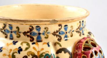 cca 1890 Fischer áttört váza, peremén apró lepattanással, kézzel festett keménycserép, jelzett (Fisc...