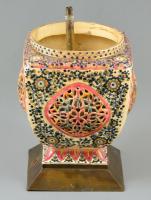 cca 1880 J.Defries & Sons áttört lámpatest + fém talapzat, kézzel festett porcelánfajansz, jelzett, apró hajszál repedéssel, m:18 cm 19×19 cm