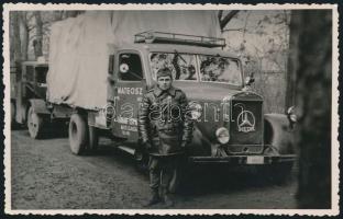 cca 1940 MÁtészalka, katona a Magyar Teherfuvarozók Országos Szövetsége (MATEOSZ) gépkocsijával,14x9 cm