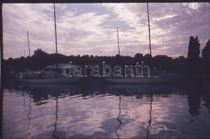 cca 1960-19770 Siófok, kikötő, hajók, móló, stb., 16 db diapozitív kocka, 3,5×3,5 cm