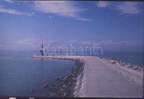 cca 1960-19770 Siófok, kikötő, hajók, móló, stb., 16 db diapozitív kocka, 3,5×3,5 cm