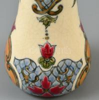 cca 1880 Zsolnay lámpatest (négy részes, szétszerelve), kézzel festett porcelánfajansz, talapzaton f...