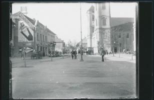 cca 1940-1950 Gyöngyös, utcarészlet, utólagos előhívás, 9×14 cm