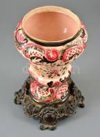 Fischer? hiányos lámpatest fém talapzattal, jelzés nélkül, kézzel festett porcelánfajnász, kopott, m...