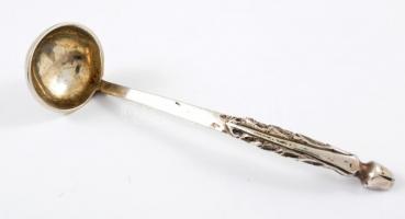 Ezüst (Ag.) fűszertartó, üveg betéttel, kiskanállal, jelzettek, bruttó 71,7 g