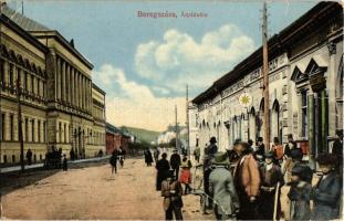 1915 Beregszász, Berehove; Árpád utca, Auer Károly, Schutz Károly üzlete, kávéház. Kiadja Farkas és Földes / street view, shops, café (EK)