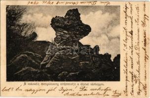 1906 Dézna, Dezna; A századik menyasszony sírkeresztje a déznai várhegyen / Cetatea Dezna / castle hill, rock