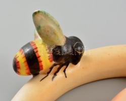 Goebel/Hummel falikép, kisfiú méhecskével, kézzel festett kerámia, jelzett, apró kopásokkal, d: 14,5...