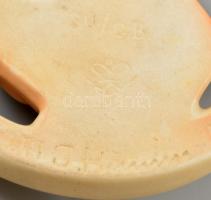 Goebel/Hummel falikép, kisfiú méhecskével, kézzel festett kerámia, jelzett, apró kopásokkal, d: 14,5...