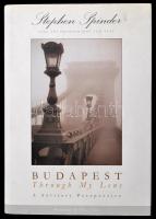 Spinder, Stephen: Budapest Trough My Lens. A Solitary Perspective. DEDIKÁLT! Bp., 2002. Kiadói egészvászon kötés, papír védőborítóval, jó állapotban.