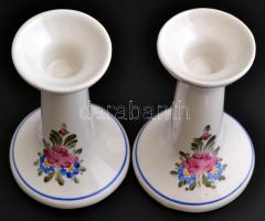 Gránit virágmintás gyertyatartó párban, jelzett, gyári sérüléssel, m: 14,5 cm