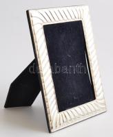 Ezüst ( Ag.) lemezzel borított fényképtartó, fa-bársony, belső:17,5×13,5 cm, külső:24,5×19 cm