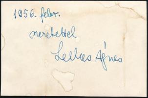 Lelkes Ágnes színésznő aláírása őt magát ábrázoló fotó hátulján