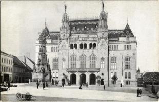 Budapest I. Pénzügyminisztérium palotája, Szentháromság szobor, piac