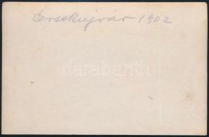 1902 Népünnepély Érsekújváron (Felvidék), hátoldalon feliratozott fotó, 7,5×12 cm