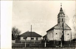 Sülelmed, Ulmeni; 1942-ben épült római katolikus templom, mellette paplak (ma gyógyszertár) / Catholic church and rectory (today pharmacy). photo