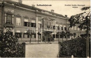 1906 Székesfehérvár, Erzsébet Amália főhercegnő lakháza katonai őrséggel. Kiadja Eisler Adolf 311.