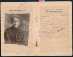 1921 Fényképes román útlevél magyarországi utazási célra, sok bejegyzéssel, okmánybélyeggel, magyar rendőri ellenőrzési díjjeggyel, jó állapotban