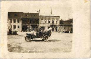 1909 Abrudbánya, Abrud; Fő tér, Rosenberg Gyula országgyűlési képviselő automobilja / automobile of Gyula Rosenberg, Hungarian parliamentarian on the main square. photo