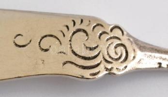 Ezüst felvágottas villa és vajazókés. rózsa díszítéssel Jelzett. 24 g 13, 11 cm