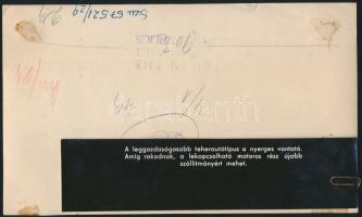 Hatalmas nyerges vontató, eredeti szovjet sajtófotó, külön felirattal, 13×22 cm