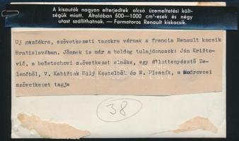 Farmotoros Renault kiskocsik Bratislavában, eredeti sajtófotó, külön felirattal, 10,5×17 cm