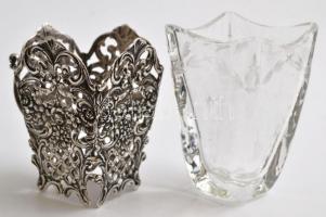 Gazdagon díszített, áttört ezüst fűszertartó metszett üveggel. Jelzett. nettó 50 g. 9 cm