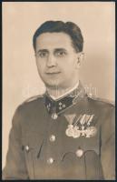 cca 1942 Százados kitüntetésekkel, fotólap, felületén törésnyom, 14×9 cm